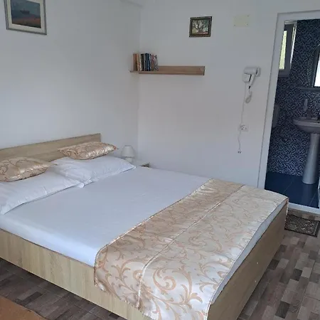 Terra Nova Solis 3*